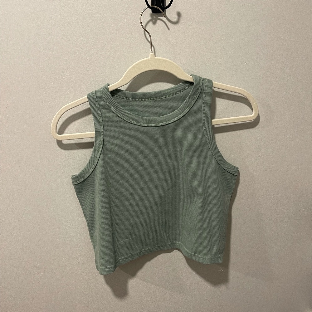 Unknown brand. Size medium.
